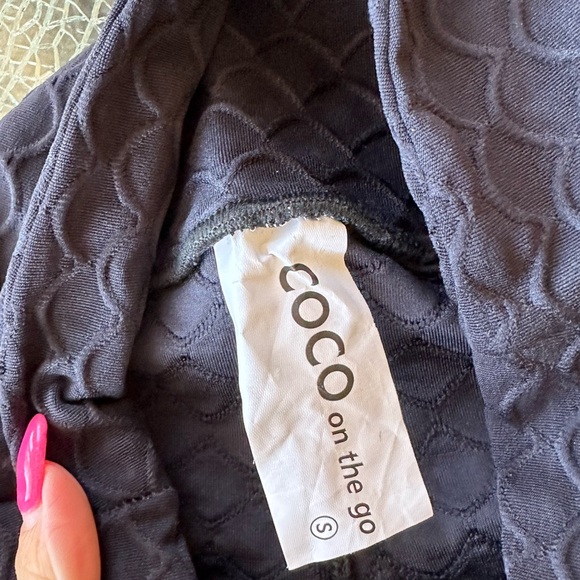 COCO “COVE” LEGGINGS SMALL. CURVE ENHANCING!!! Oohlala. BLACK - Picture 3 of 4